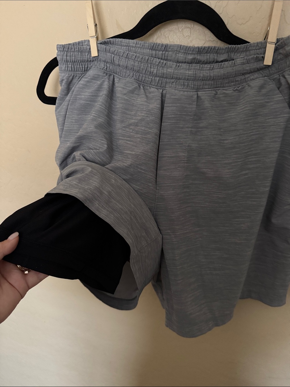 lululemon athletica Men's Light Heather Gray Athletic Shorts - Picture 3 of 3